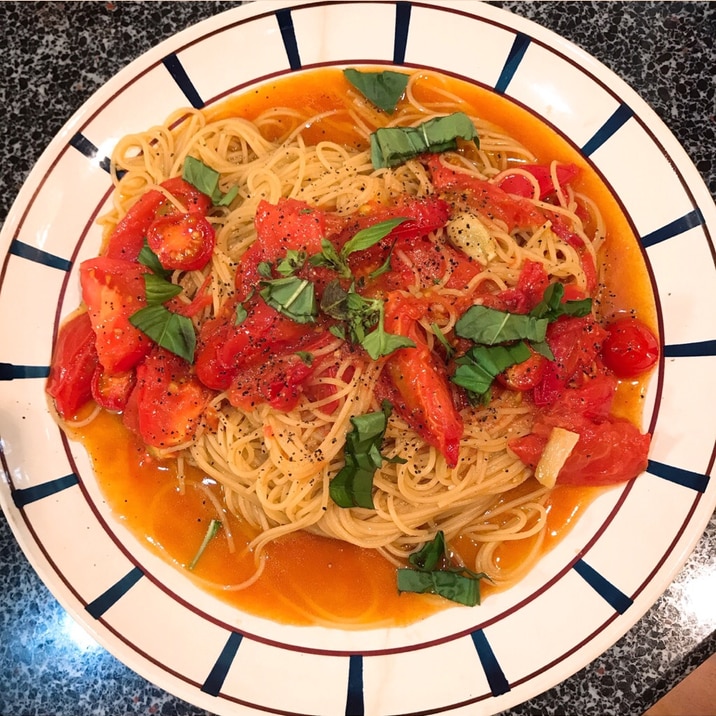 シンプルなのに激ウマ♡トマトとお醤油のパスタ